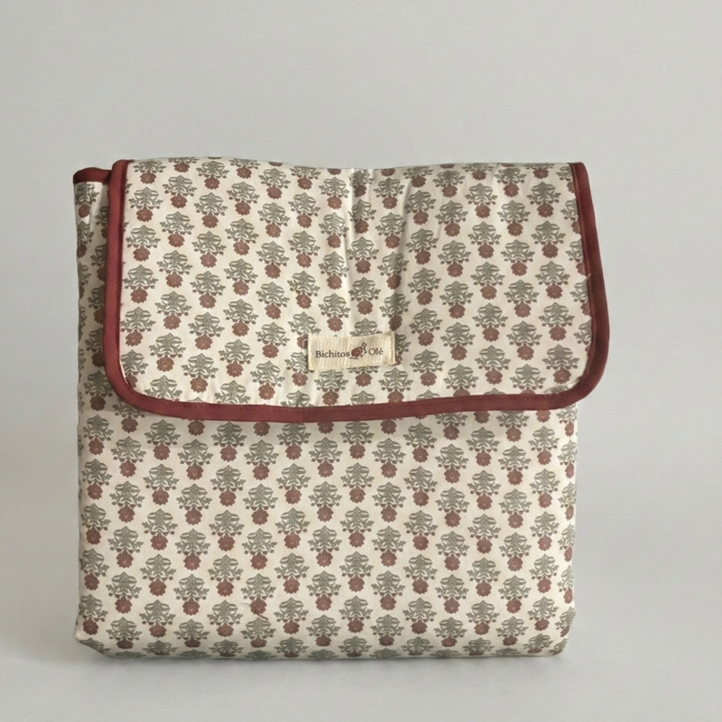 Cambiador de Paseo Impermeable con Bolsillos - Merlot